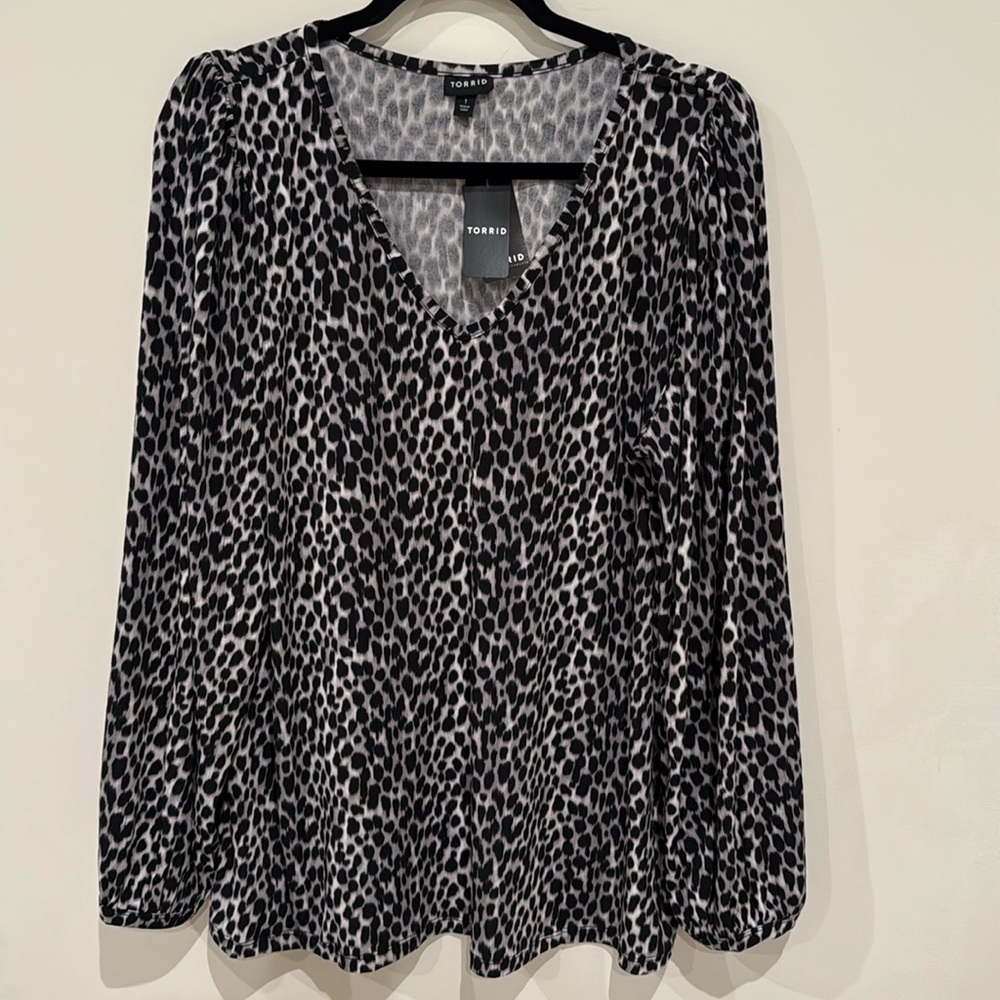 Torrid Studio Knit V-Neck Puff Long Sleeve Top, Size 1